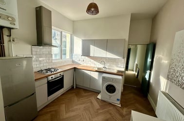 17 Woodland Terrace, Greenbank, Plymouth - Image 2